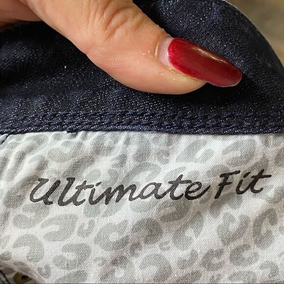 Chico’s | Platinum Ultimate Fit Denim Capri’s - Picture 3 of 7